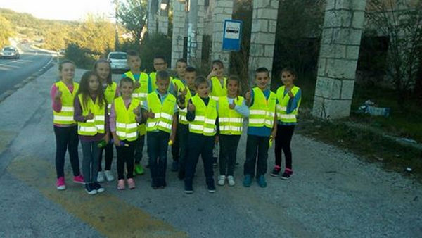 Foto: Školarci s PS Stolac proveli akciju "Sigurno u promet"
